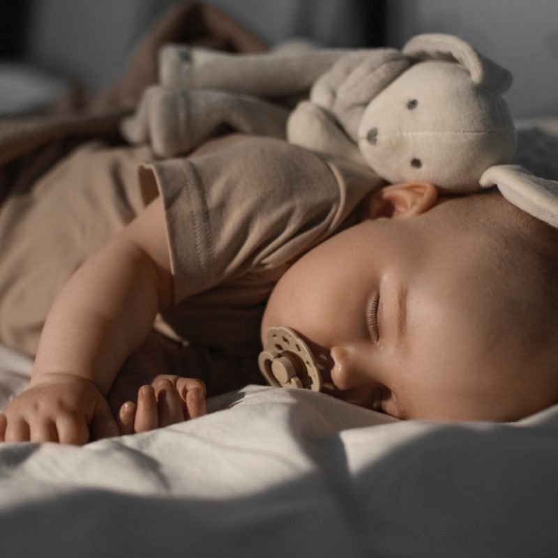 Baby slaapt rustig volgens slaapschema baby