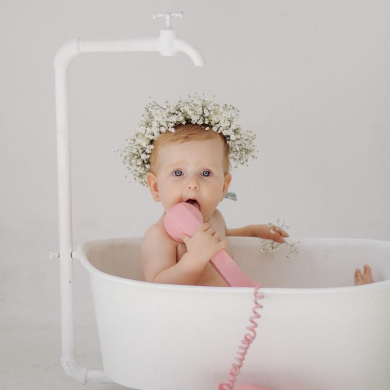 Baby in een klein babybadje – wanneer babybadje vervangen?