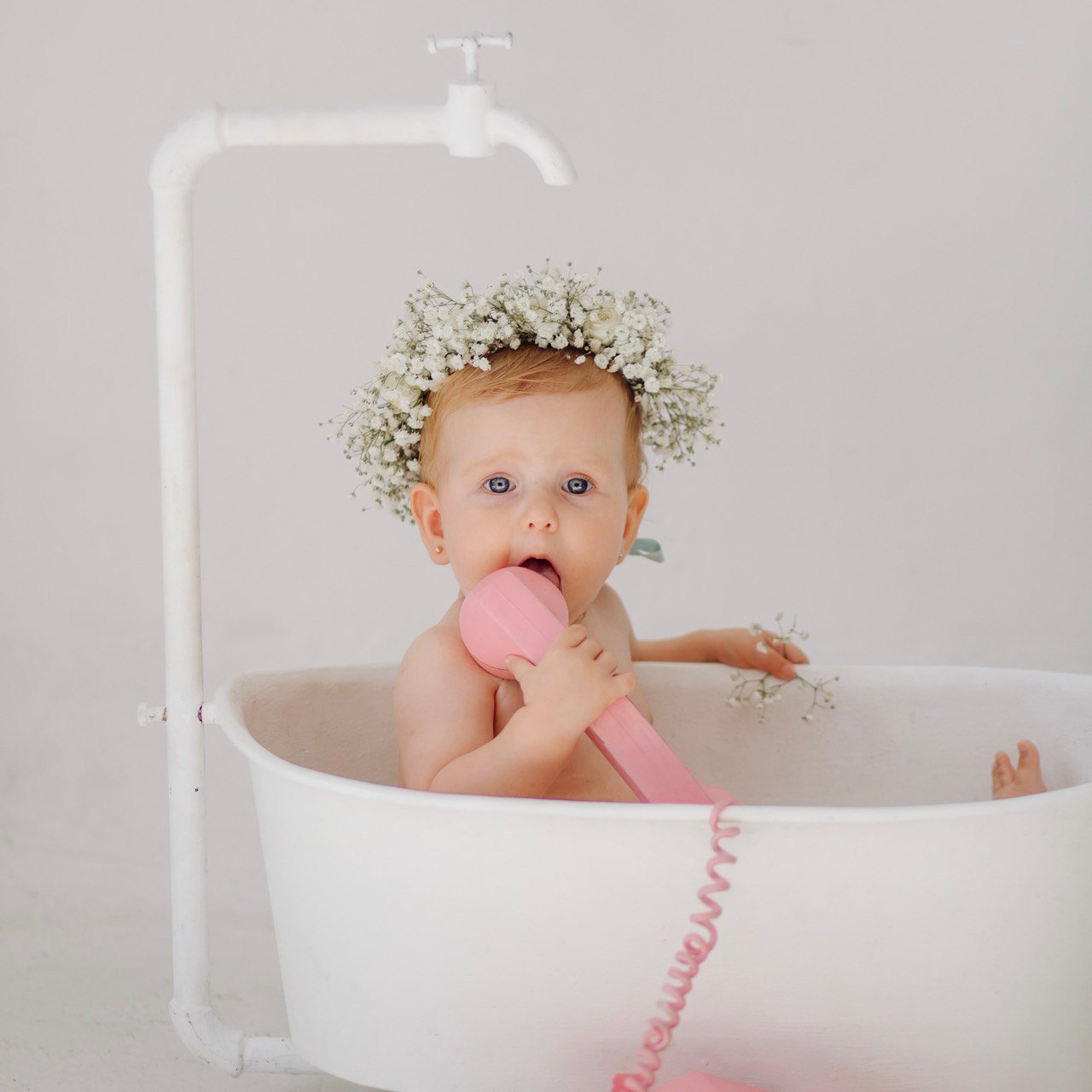 Baby in een klein babybadje – wanneer babybadje vervangen?