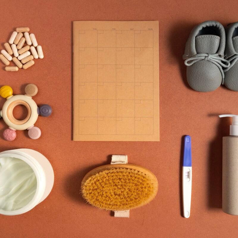 Babyuitzet met baby schoenen, verzorgingsproducten en accessoires voor pasgeboren baby